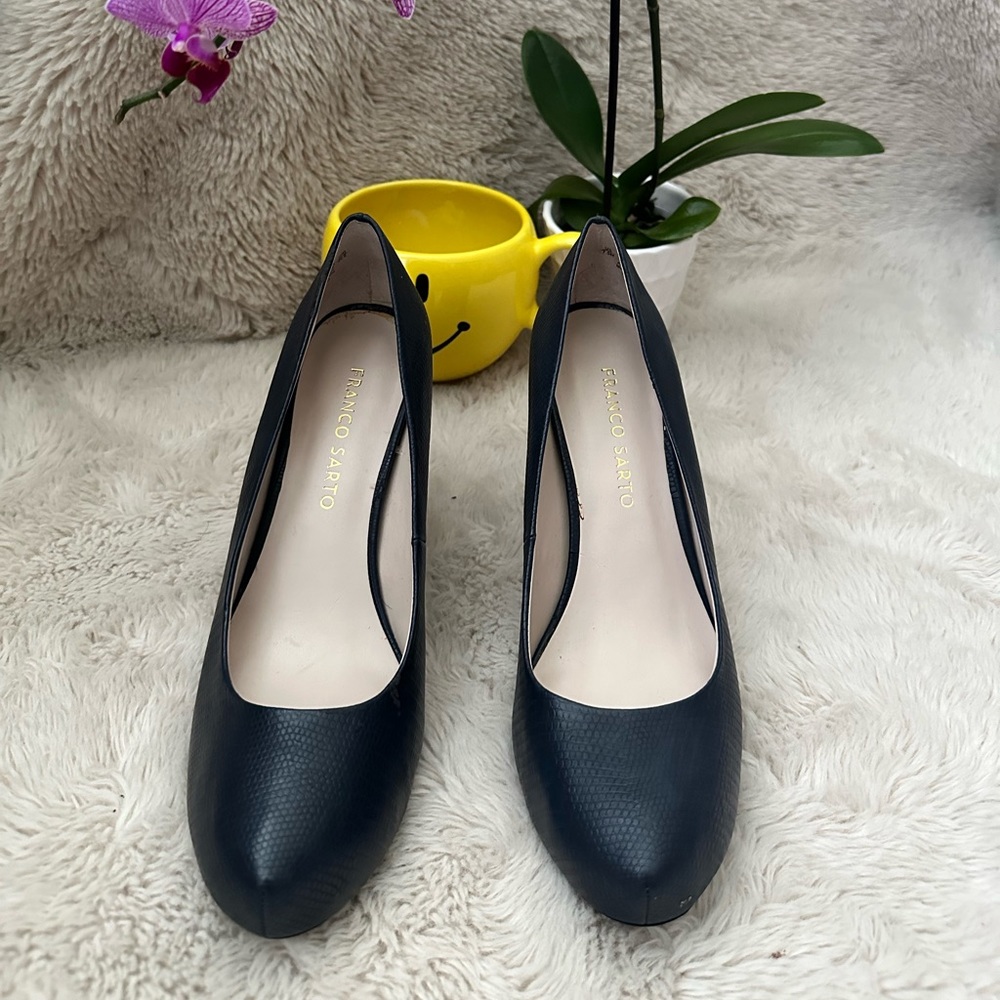 Shoes - Picture 6 of 7